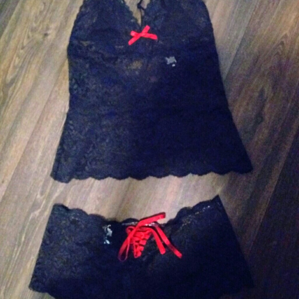 Lingerie top and bottoms